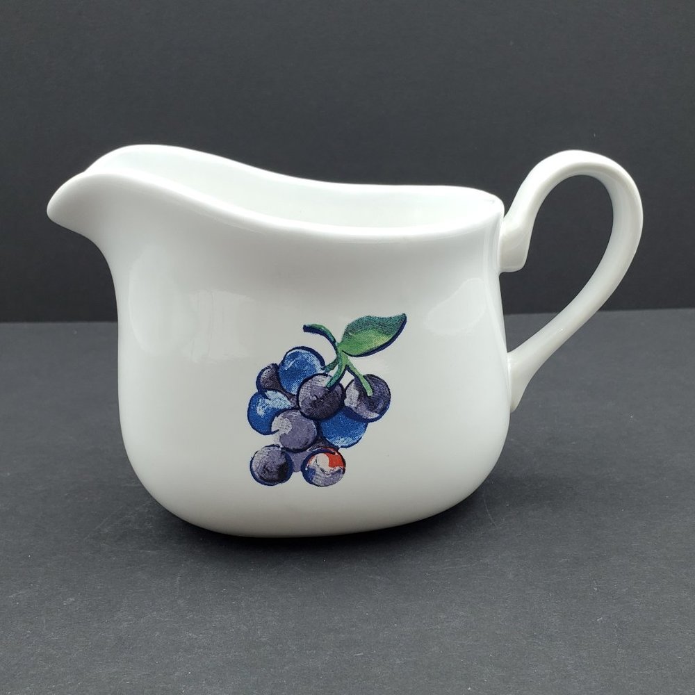 Corelle Coordinates Stoneware Fruit Basket Gravy Boat Grapes Creamer